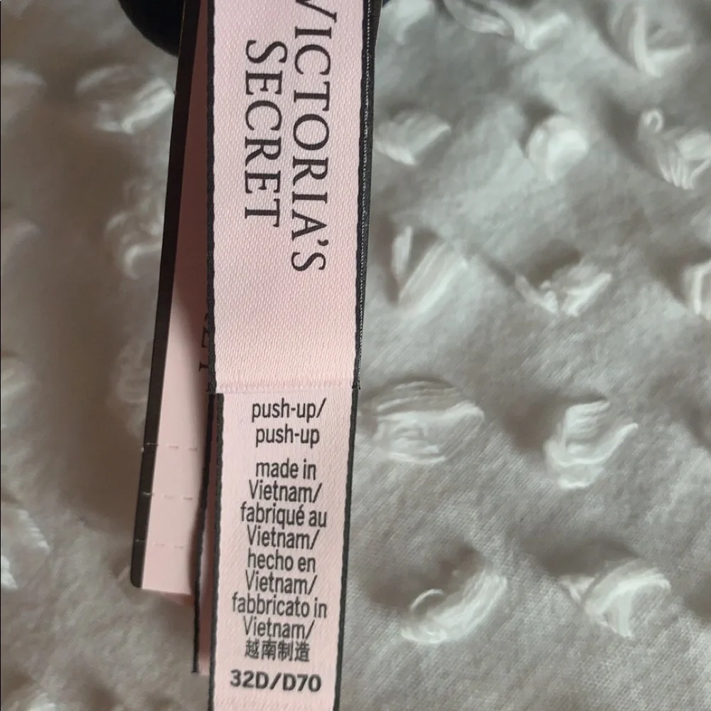 Victoria Secret Body by Victoria Push Up Bras - Picture 4 of 6